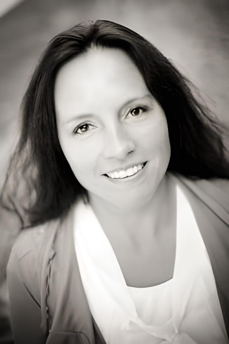 Madelon Gerrits-Eikhout, eigenaar en lichaamsgericht therapeut bij Praktijk op Waarde.